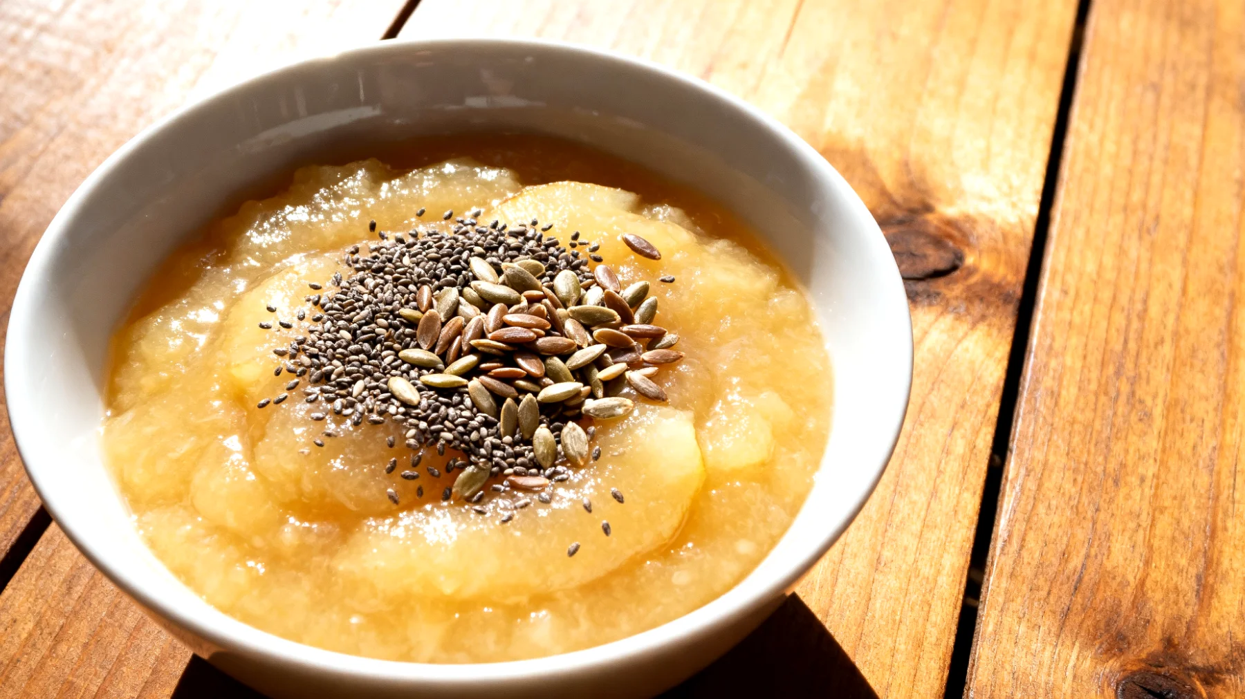 Apfelkompott mit Flohsamenschalen und Leinsamen"