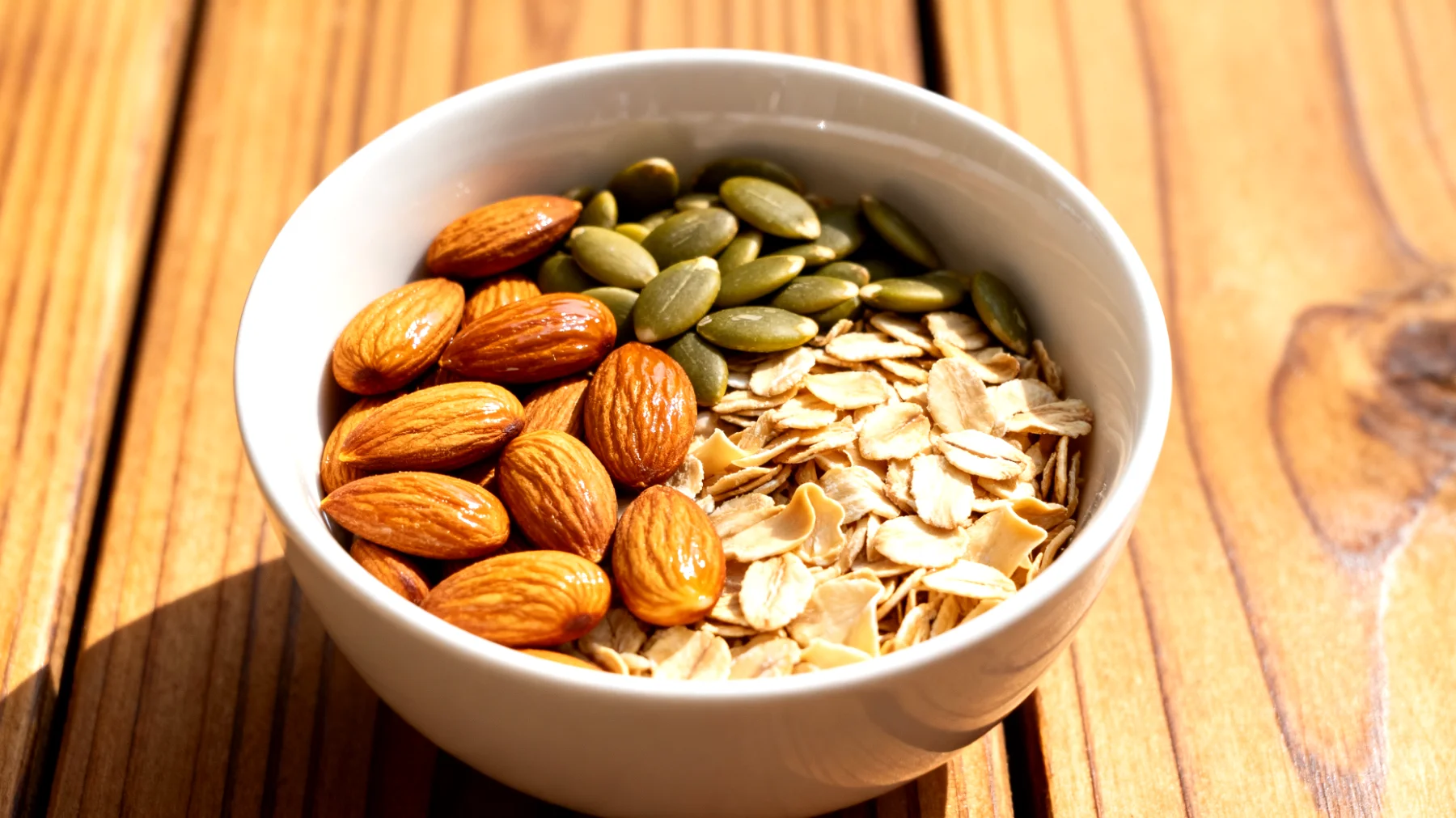Mandorle attivate con semi di zucca e fiocchi di avena"
